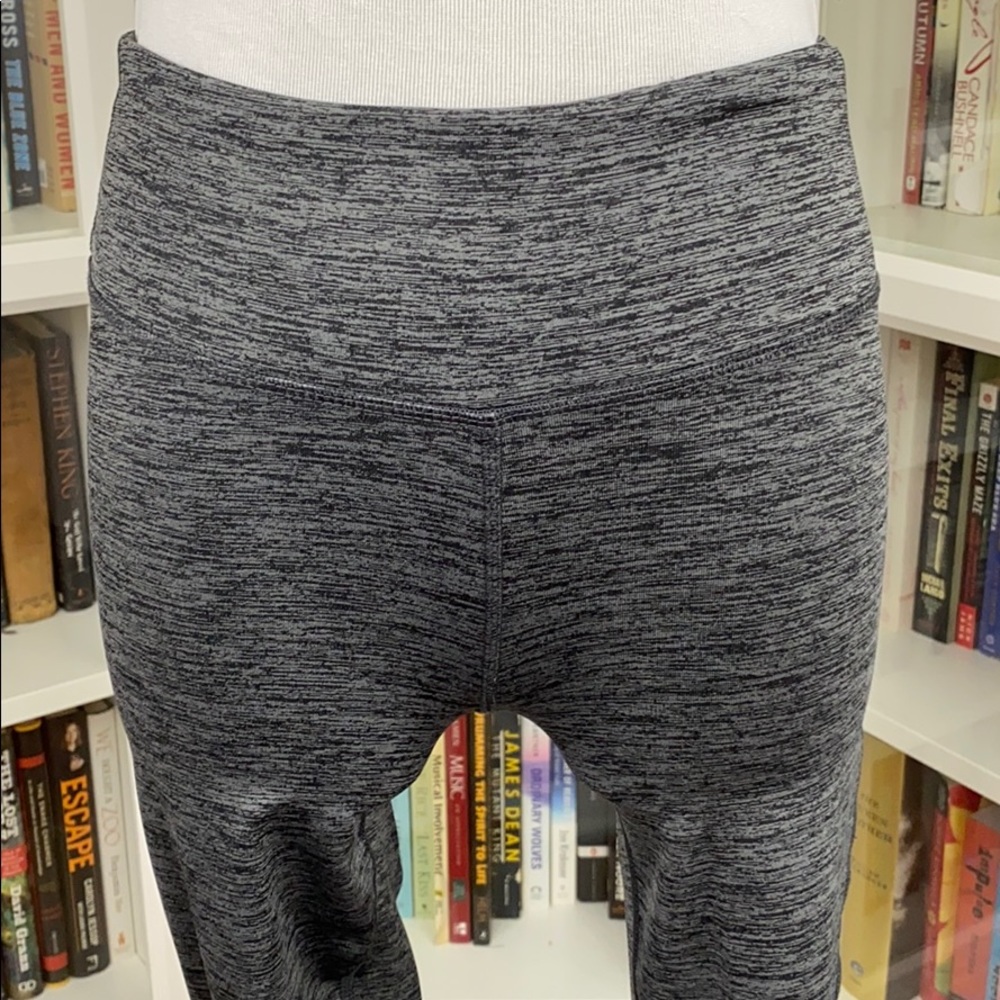 GAIAM Marled Gray Rouched Leg Cropped Leggings - Picture 2 of 16